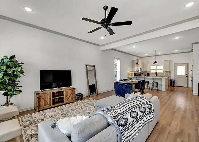 Alamo Luxury Living Up To 11