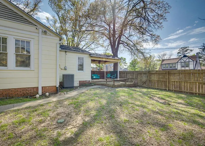'The Pink Azalea' - Tyler Home W/ Yard + Patio!