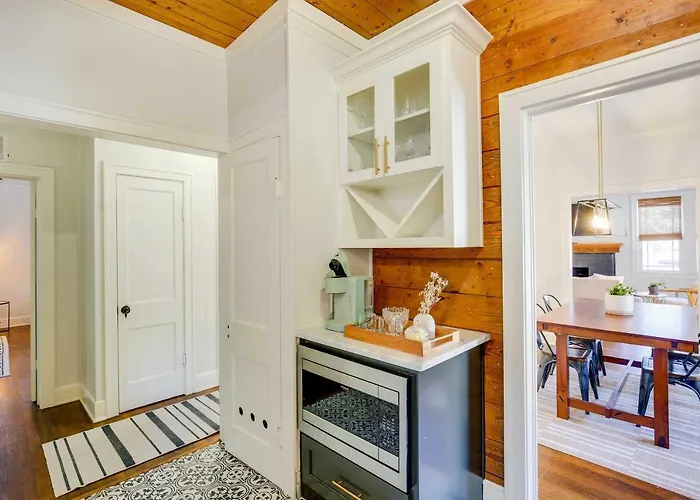 Walk To Dtwn: 'Tyler Tudor' W/ Backyard