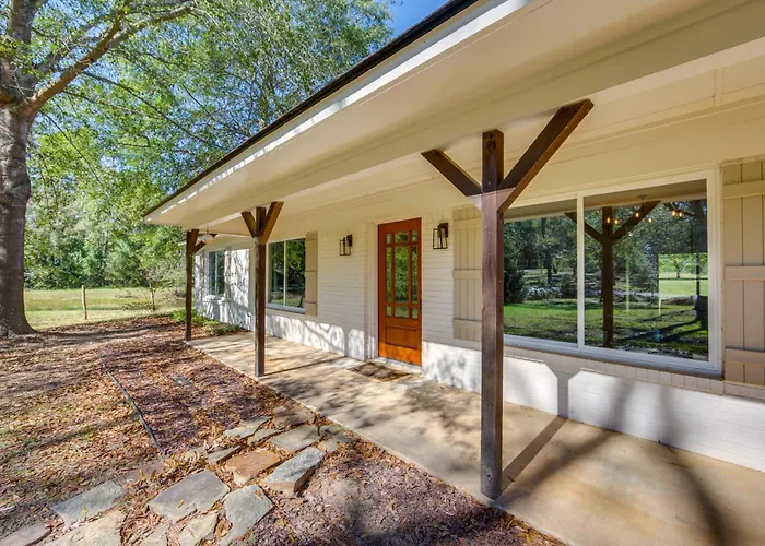 Fire Pit & Grill: Tyler Home On 5 Acres!